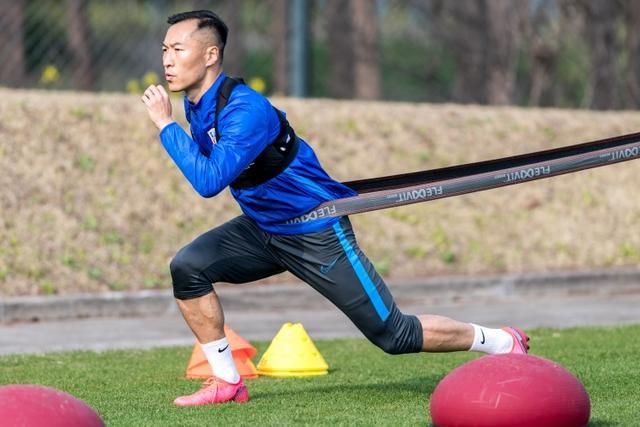 公厕内小伙子打飞j视频网站