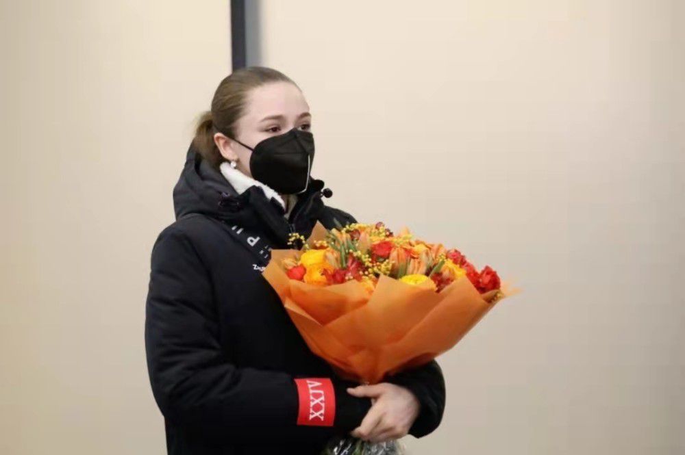 他将头埋进双腿间吮小核图片